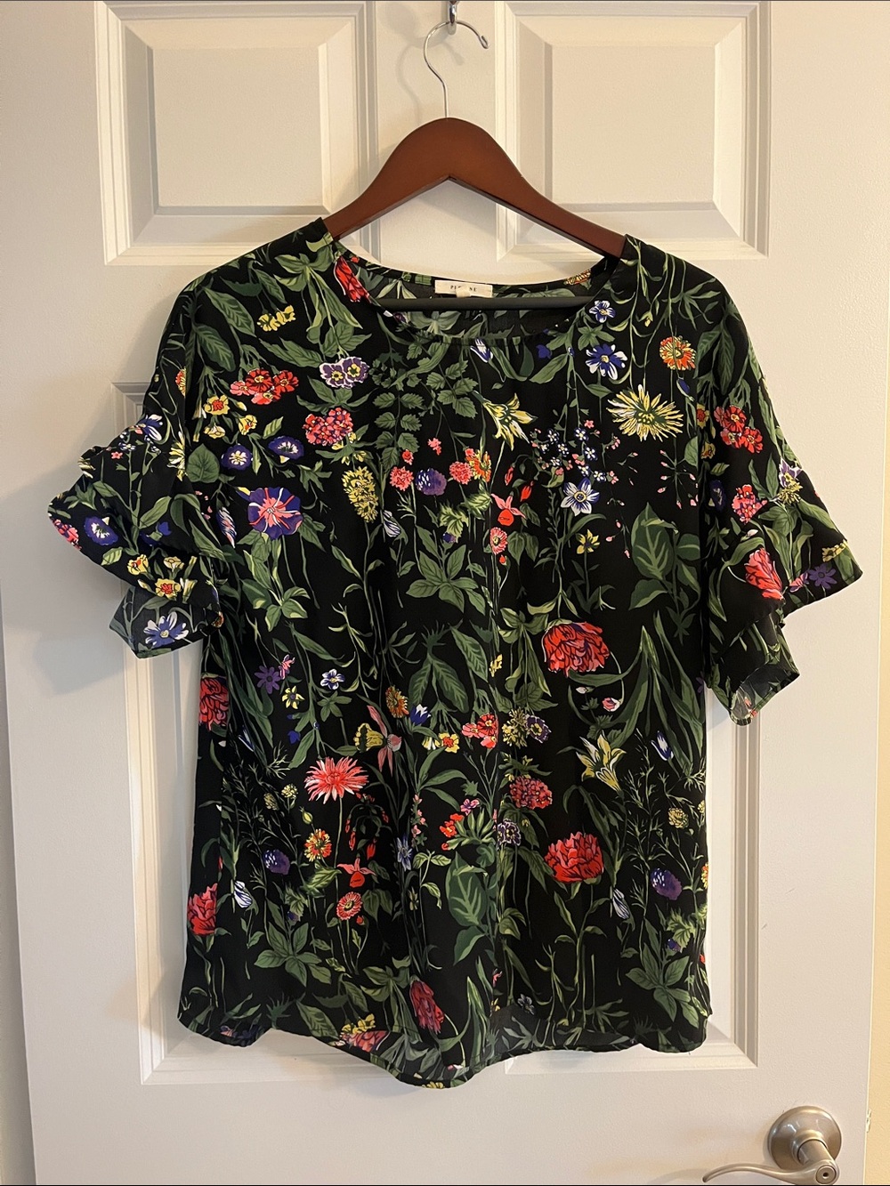 Pleione Black Floral Short Ruffle Sleeve Blouse